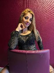 Reni ist  21 Jahre alt und liebt es dich zu verwöhnen.  <br>Sie ist aufgeschlossen und neugierig auf Neues. Bei ihr kommst du auf deine Kosten. Sie